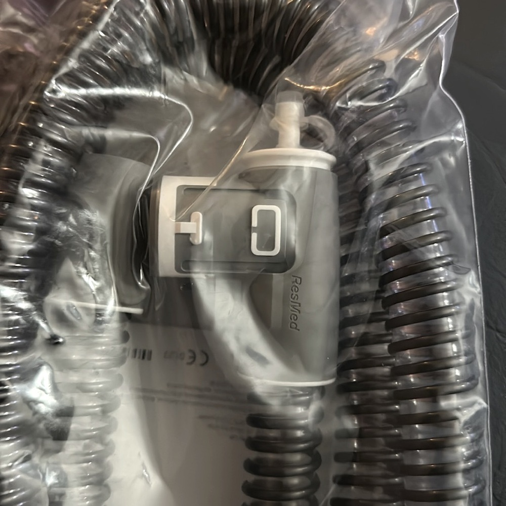 ResMed Gray 
In line heated hose with OXY connection